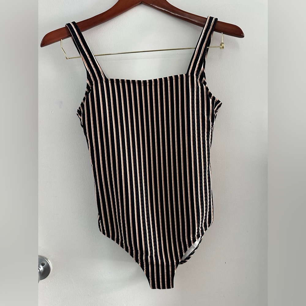 🌻 Shade & Shore Striped One-Piece Swimsuit 🌻